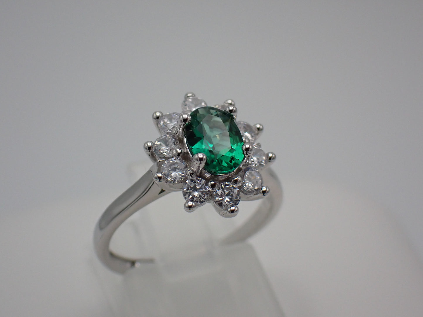 Royal Emerald Halo Ring – 2.0ct Lab-Grown Emerald