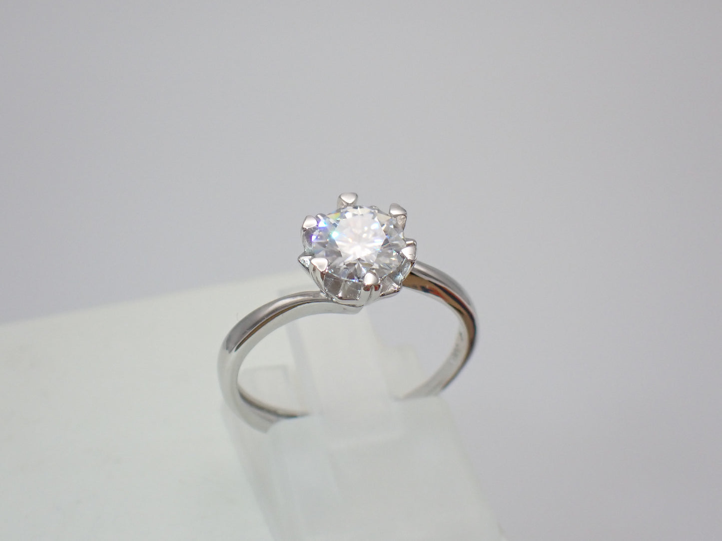 Twisted Solitaire Moissanite Ring with Heart Prongs – 1.0ct - Mara & Co UK