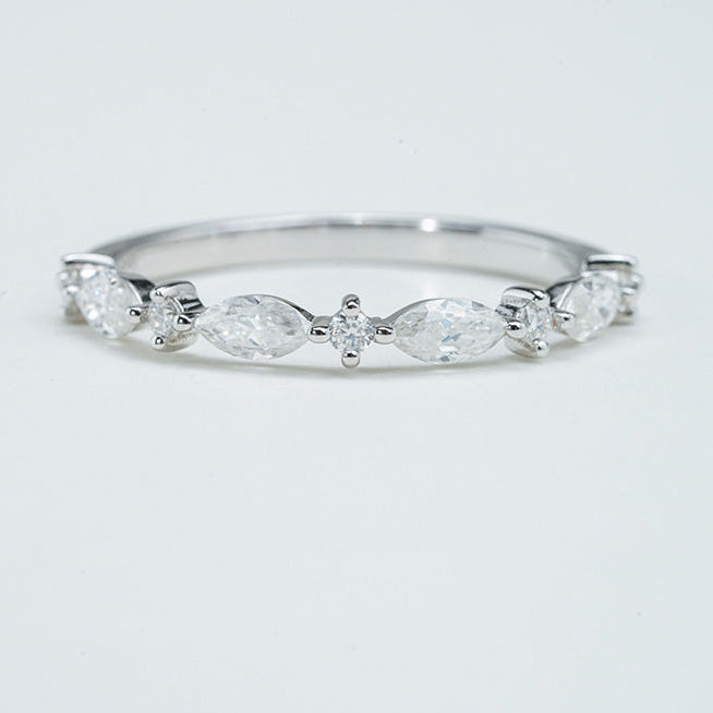 Marquise & Round Moissanite Band Ring – DEF, Sterling Silver
Mara & Co