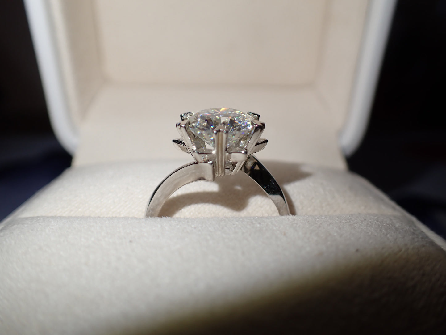 Twisted Solitaire Moissanite Ring with Heart Prongs – 3.0ct
