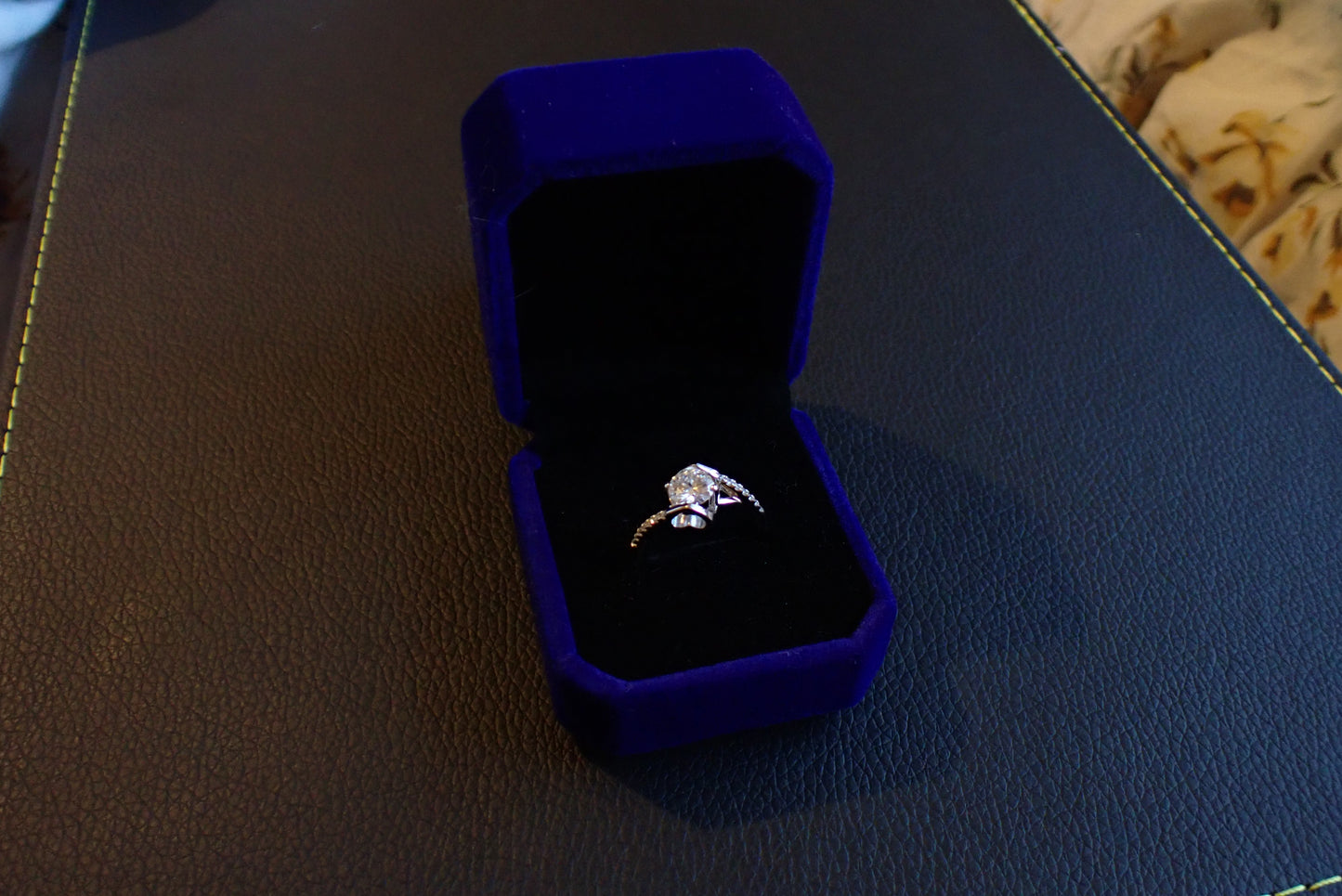 Twisted Pavé Solitaire Moissanite Ring – 1.0ct