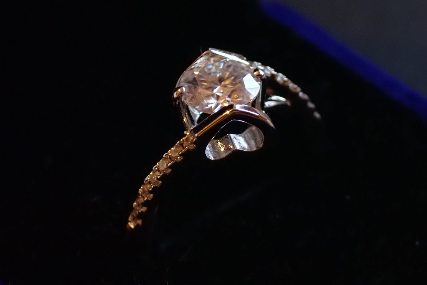 Twisted Pavé Solitaire Moissanite Ring – 1.0ct