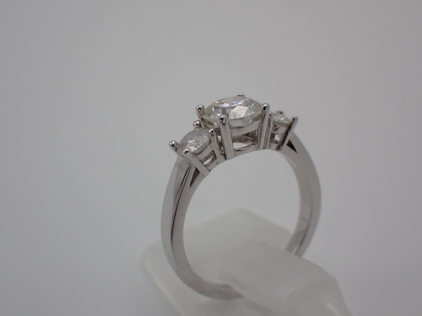 Classic Trilogy Moissanite Ring – 1.0ct