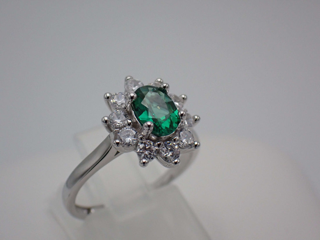 Royal Emerald Halo Ring – 2.0ct Lab-Grown Emerald -  Mara & Co UK