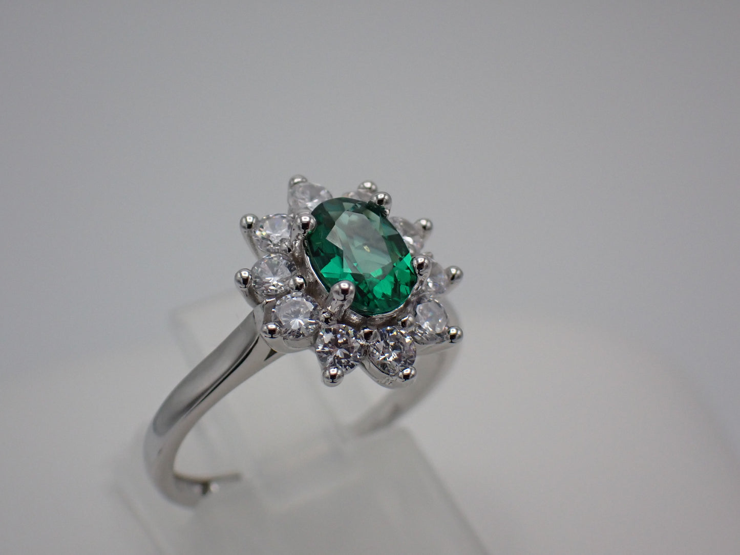 Royal Emerald Halo Ring – 2.0ct Lab-Grown Emerald