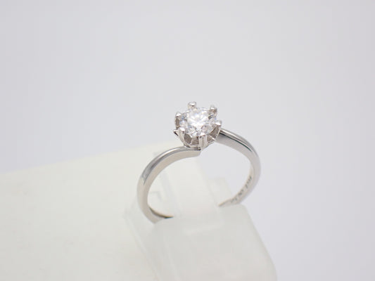 Twisted Solitaire Moissanite Ring with Heart Prongs – 0.5ct