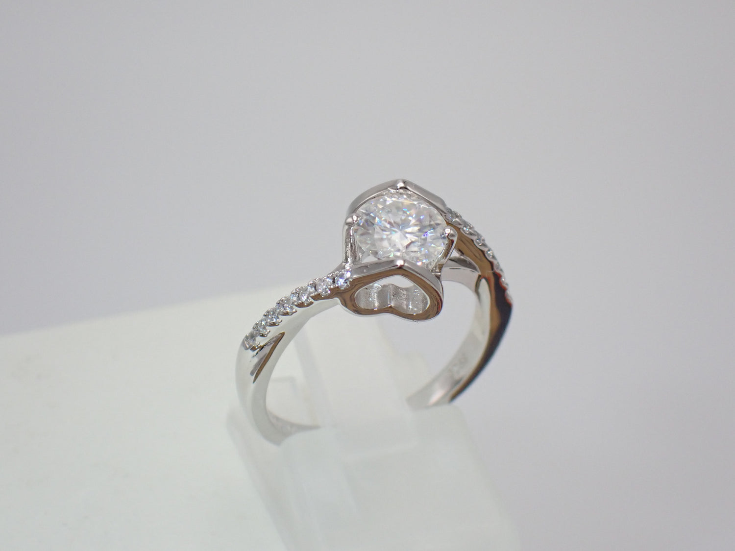 Twisted Pavé Solitaire Moissanite Ring – 1.0ct -  Mara & Co UK