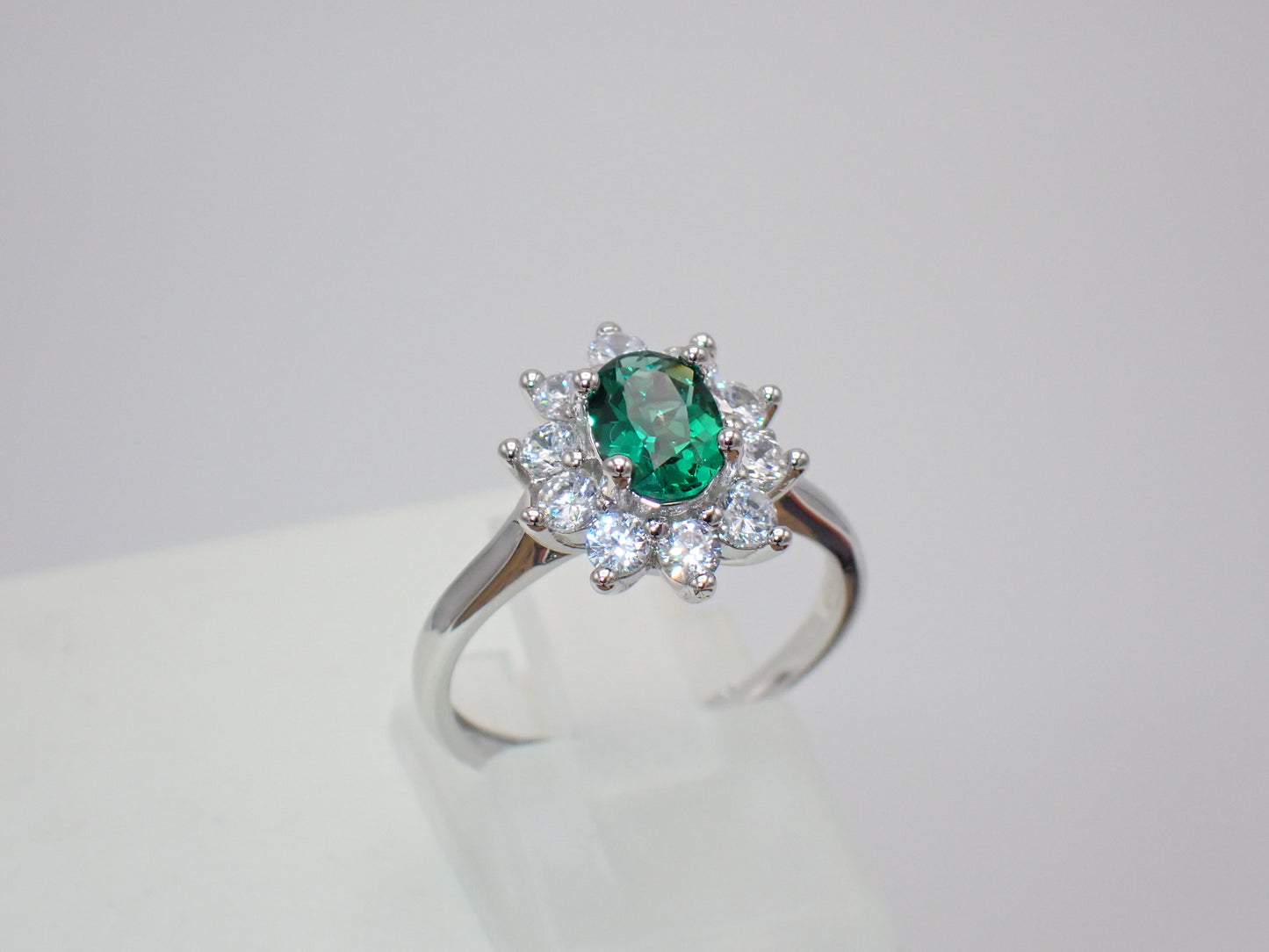 Royal Emerald Halo Ring – 2.0ct Lab-Grown Emerald