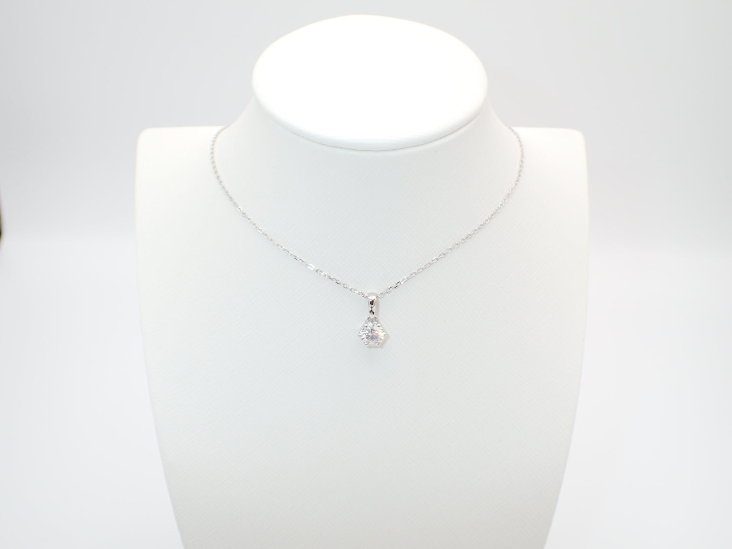 Classic Six-Prong Solitaire Moissanite Necklace – 1.0ct