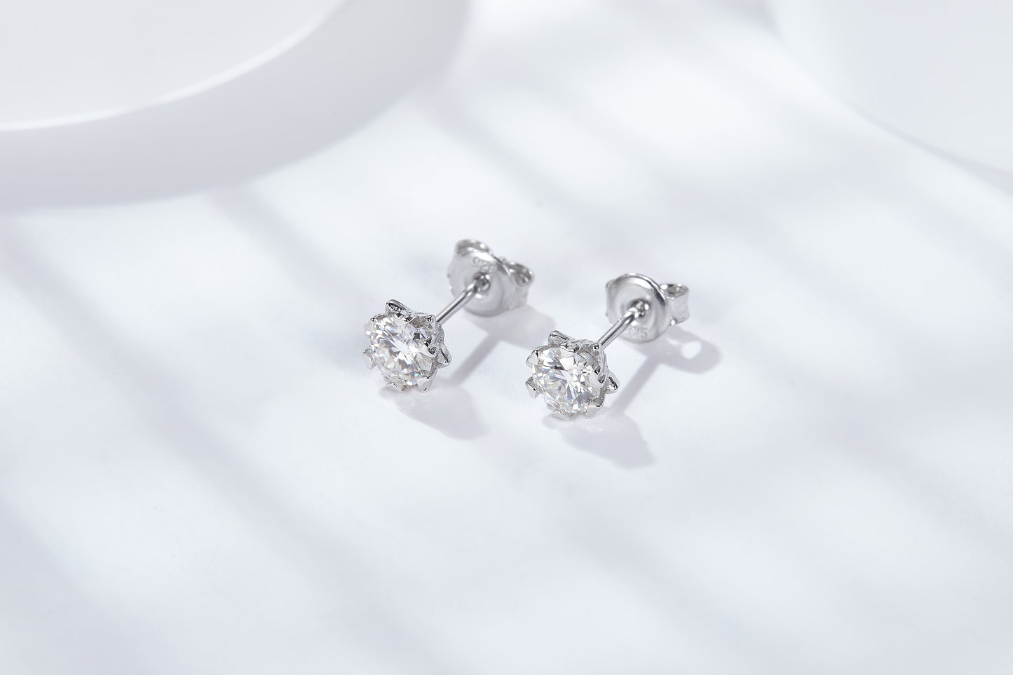 moissanite heart-prong solitaire stud earrings 2.0ct DEF sterling silver – side view UK
